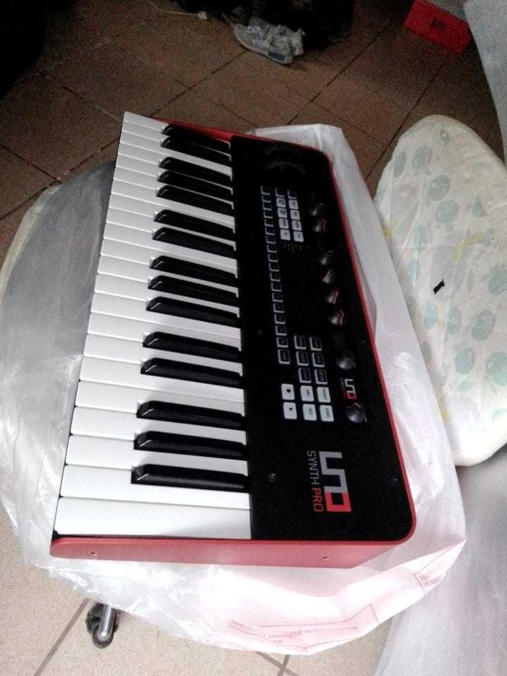 Super mega pechincha! Korg Opsix + UNo Synth pro como novos garantia.