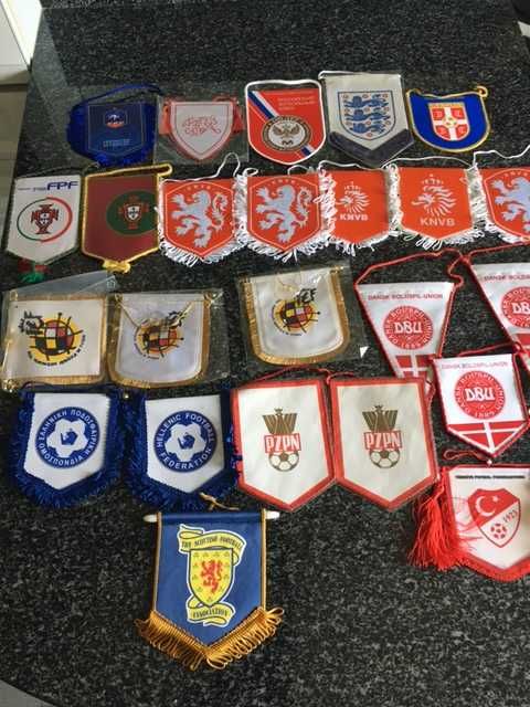 Lote Raro de Galhardetes de Futebol – Vintage e Modernos