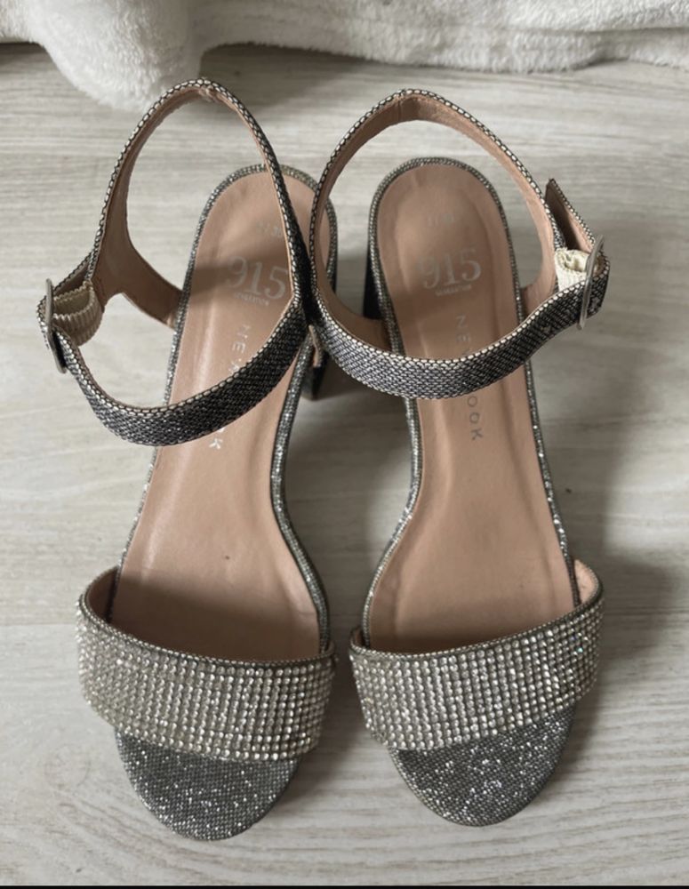 Buty na obcasie