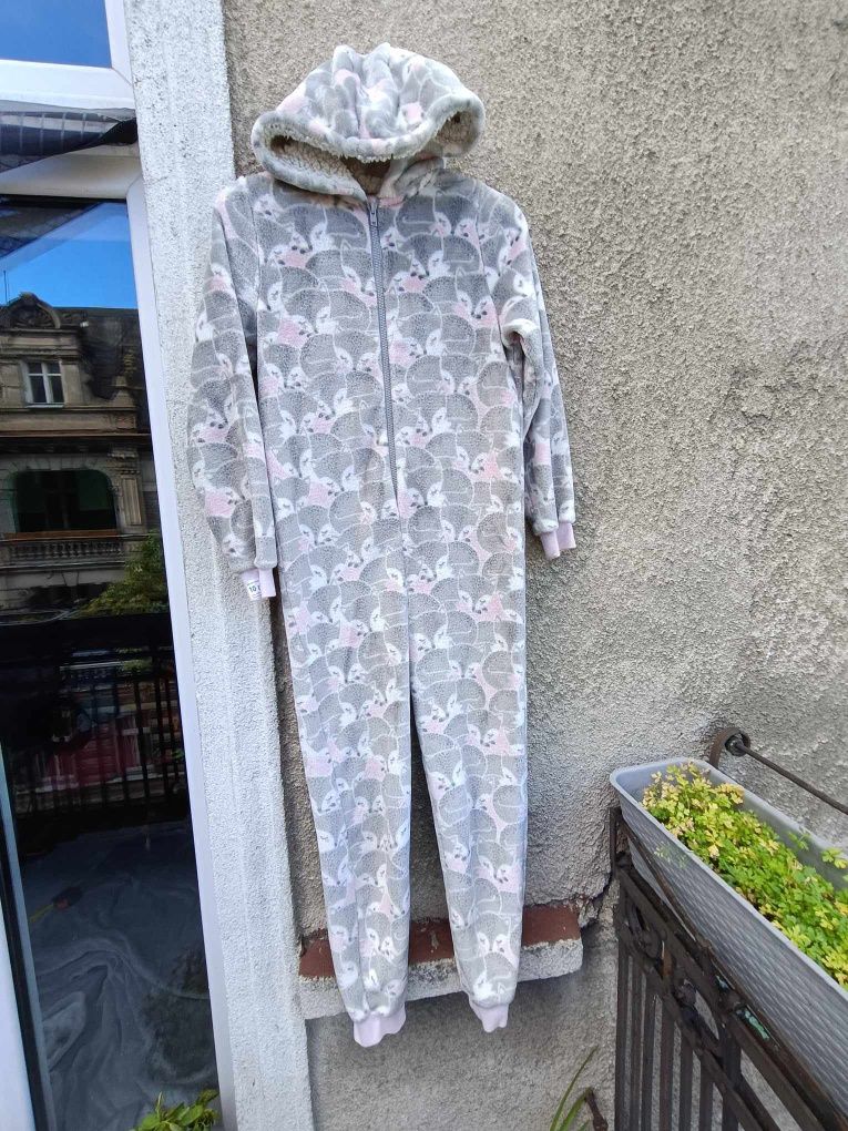 Piżama grubą, kombinezon 140