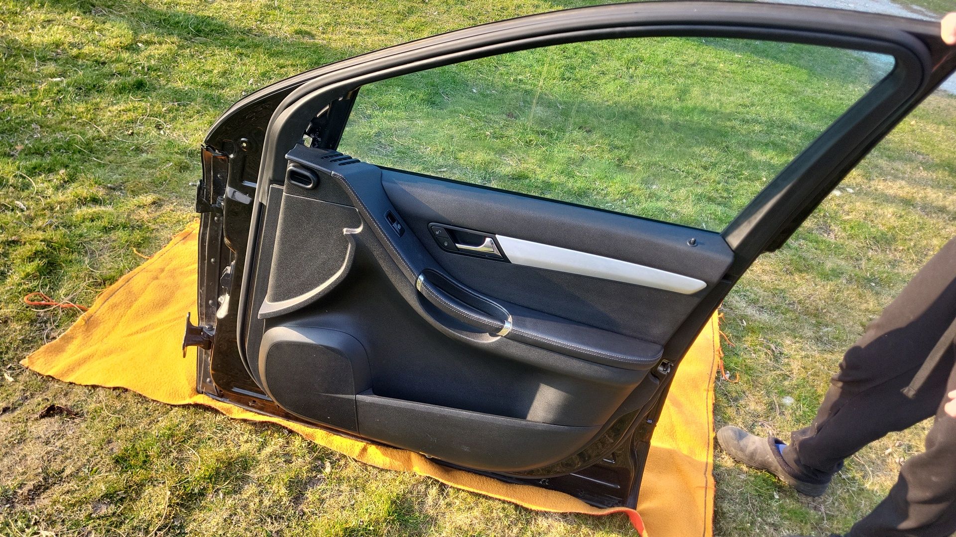 Dzwii klapa tyl  mercedes Klasa R 2013r