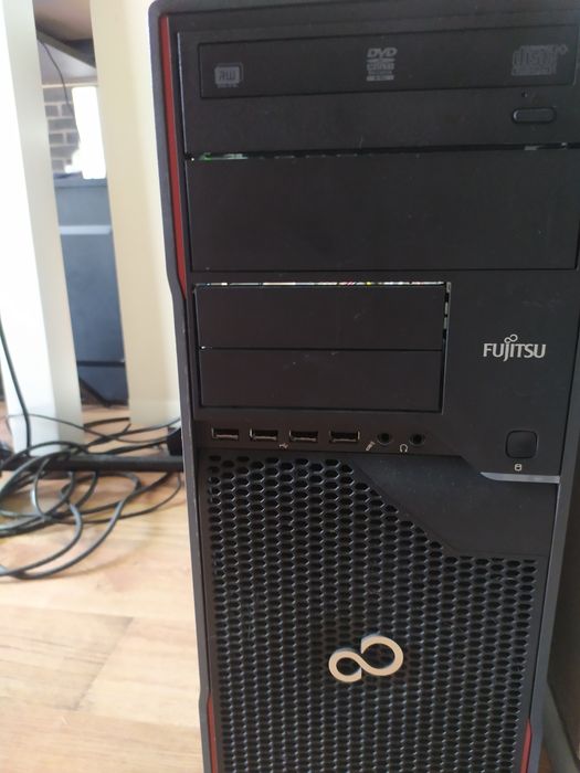 Komputer Fujitsu P700 TWR i5-2400 Radeon R7 250 2gb