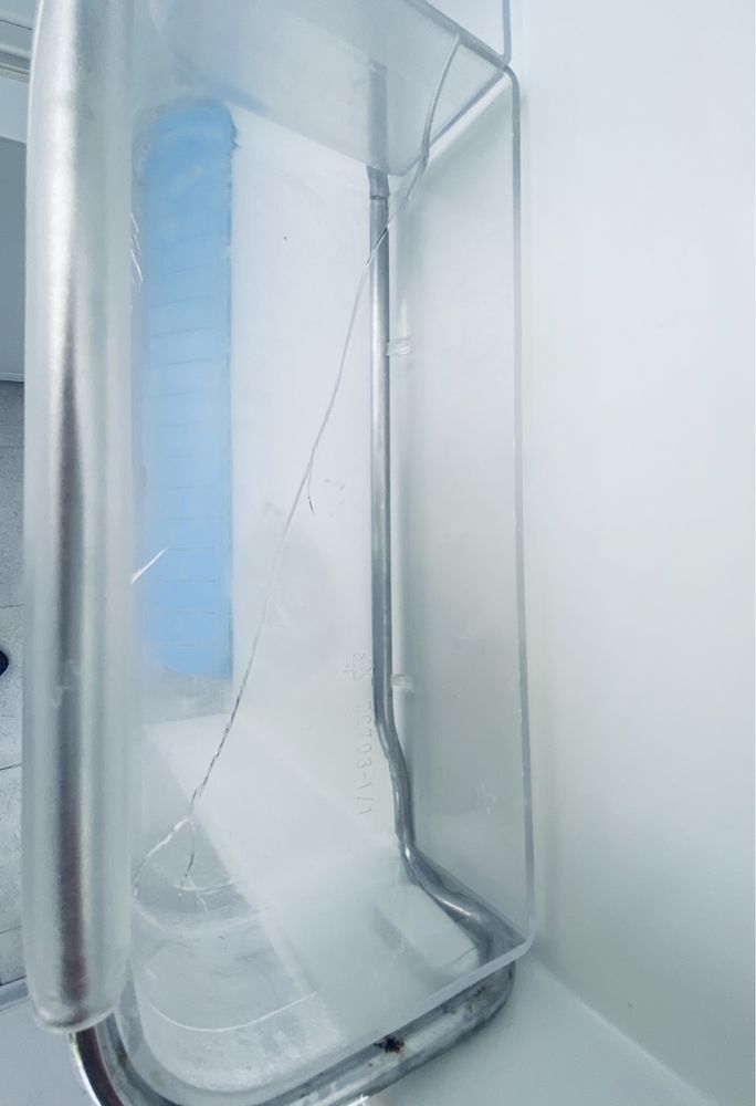 Холодильник «Индезит» с системой ноуфрост.