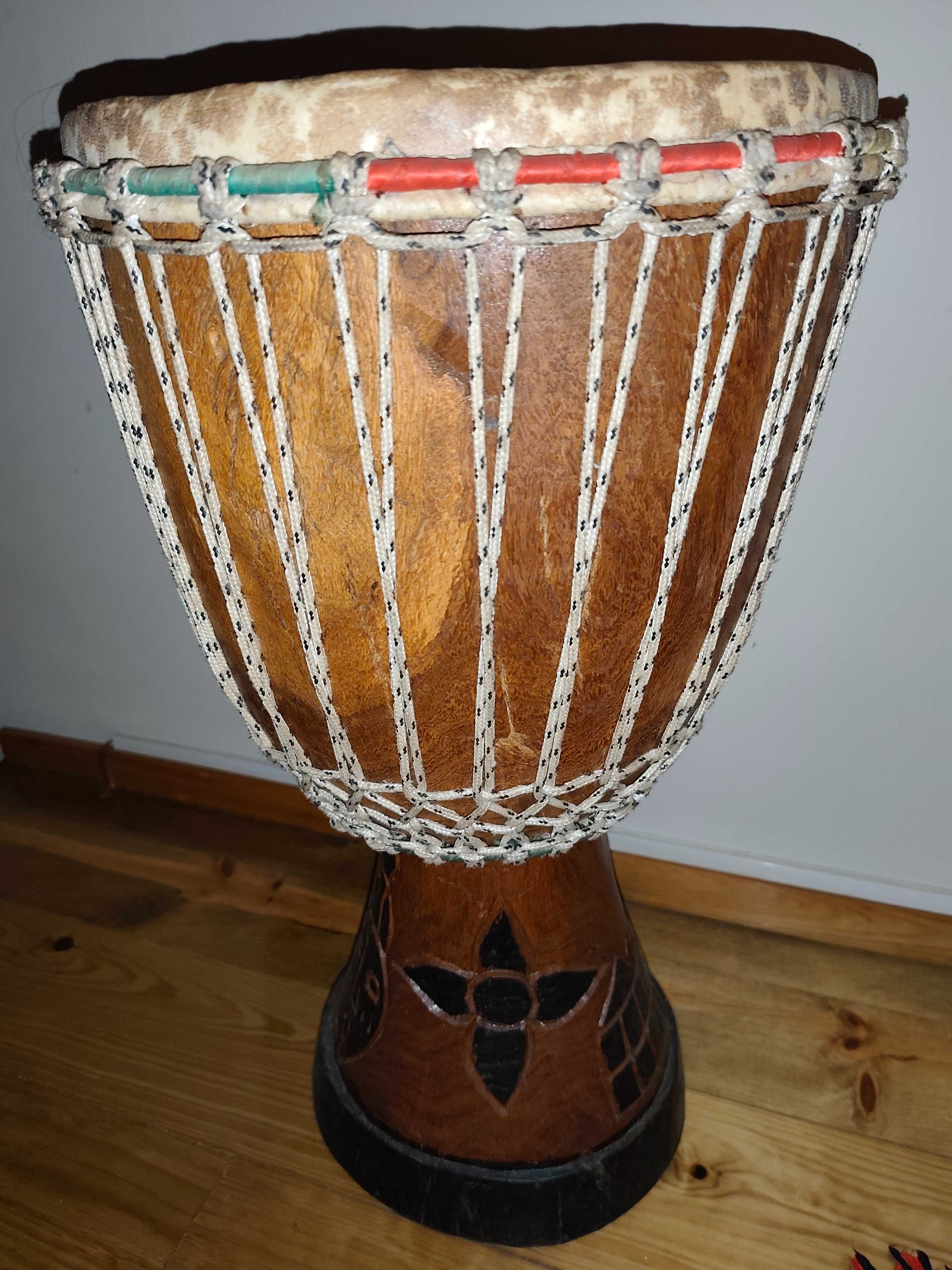 Djembe africano em excelente estado