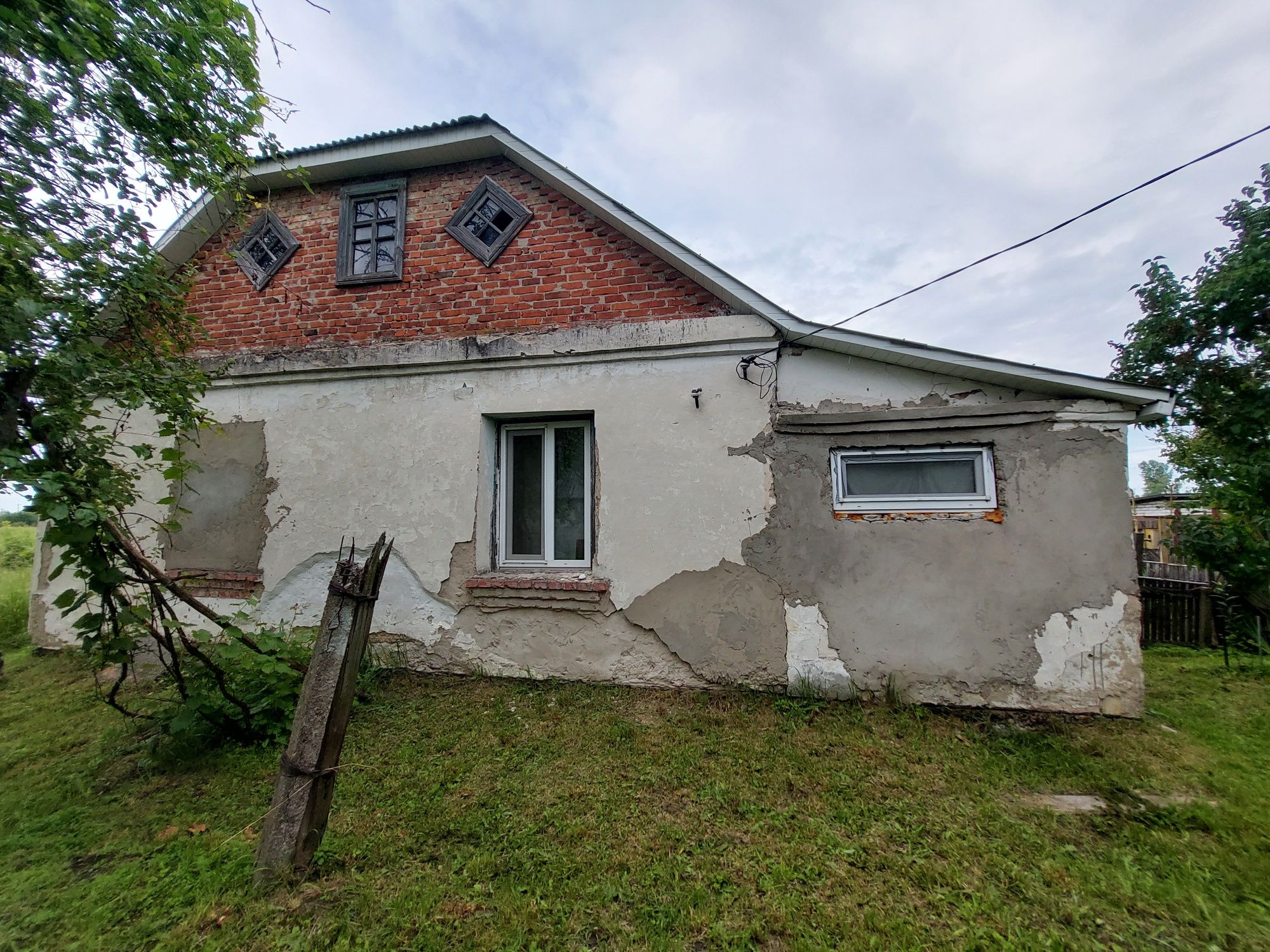 Будинок із земельною ділягкою під сільське господарство 0.1500 га