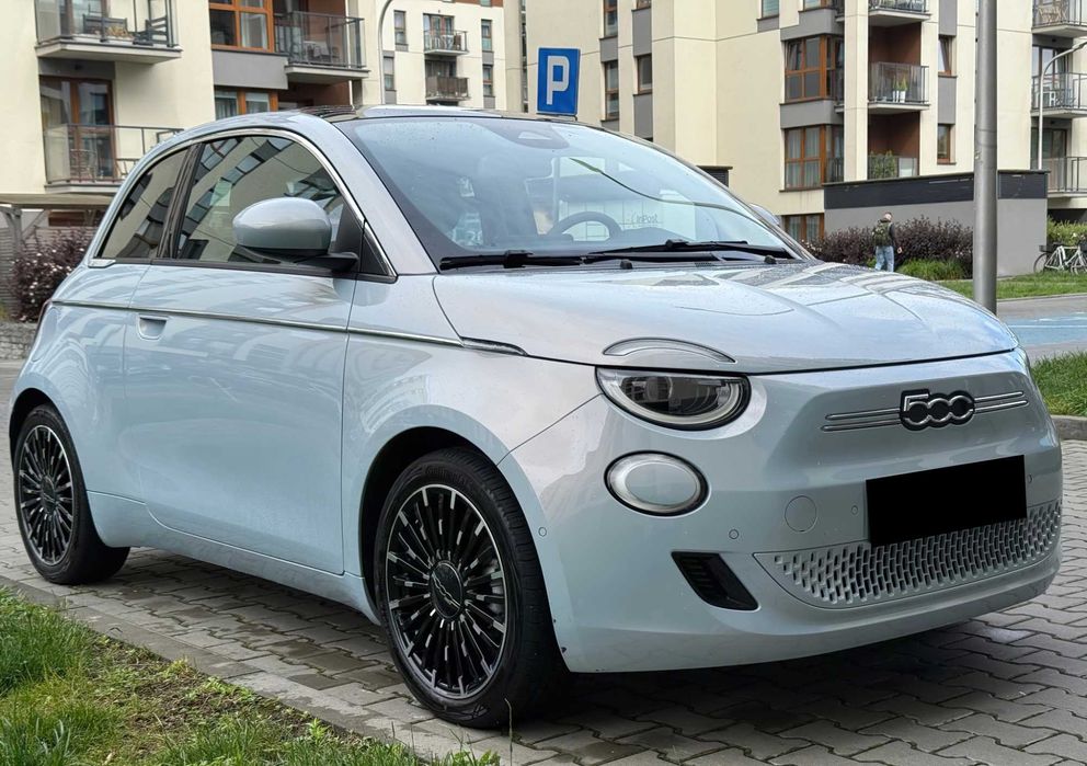 2022    Fiat 500e