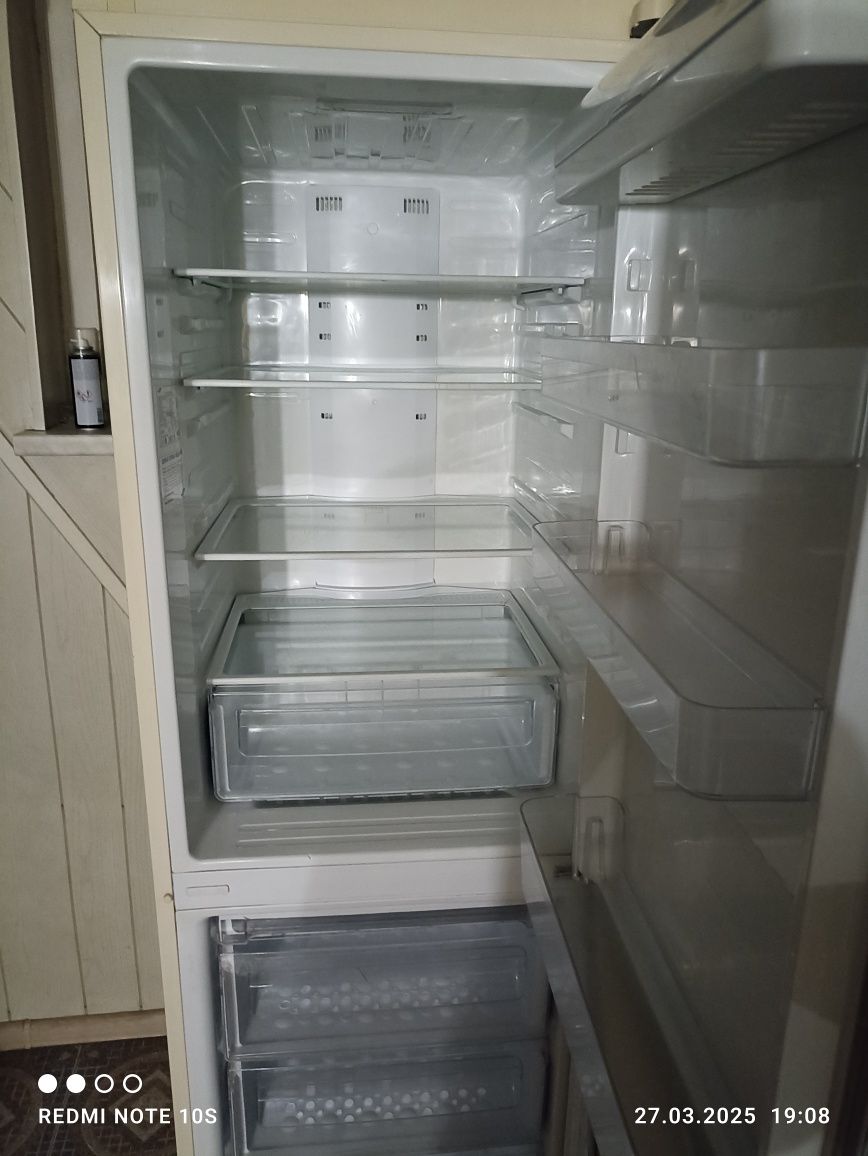 Продам холодильник Samsung