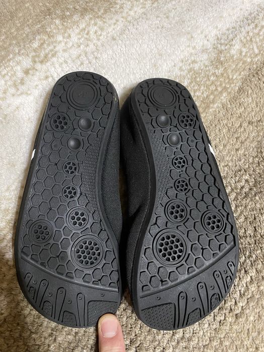 Взуття в басейн аквашузи