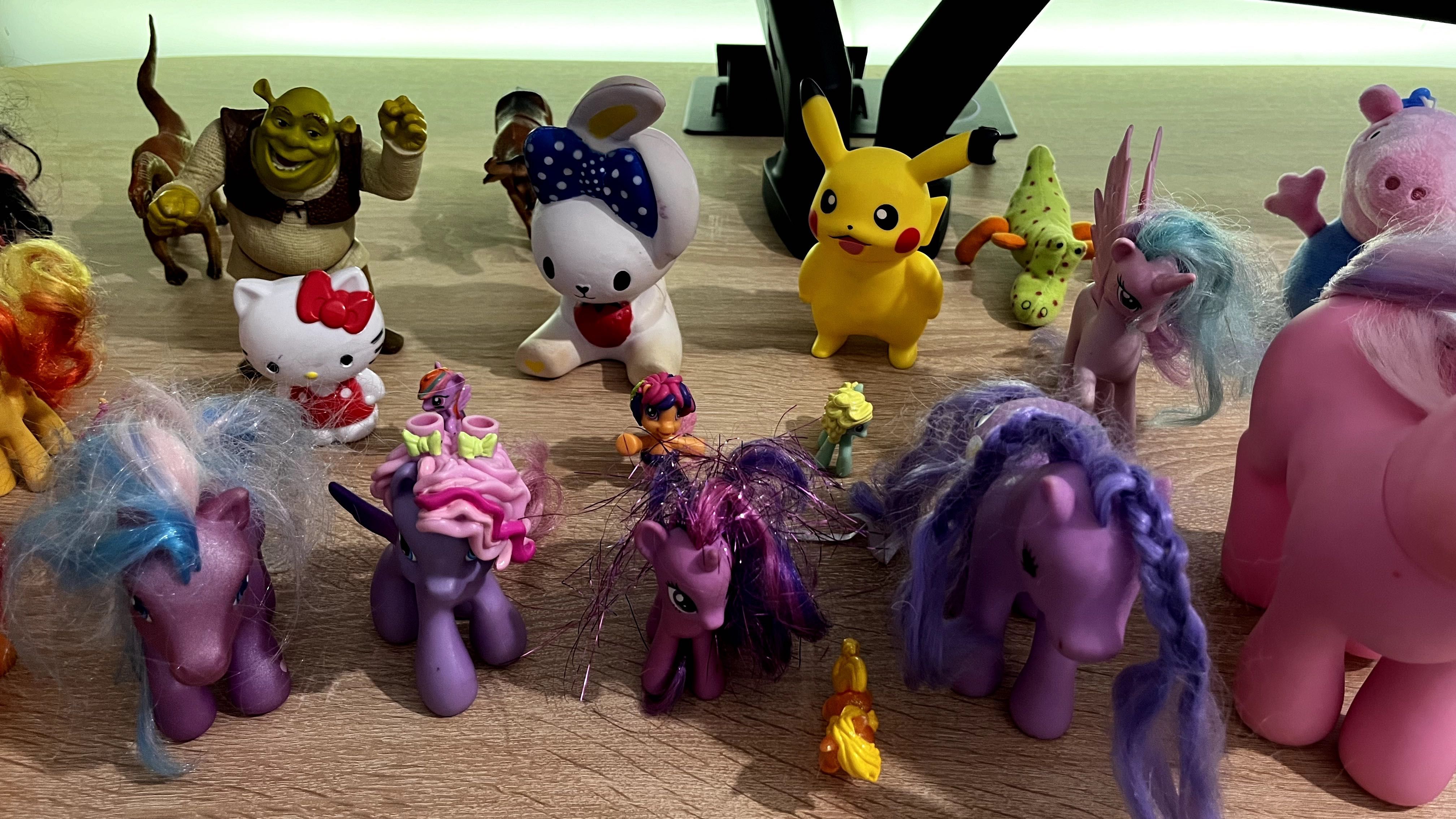 Zestaw figurek z bajek My little pony, Monster High, Shrek, Pokemon