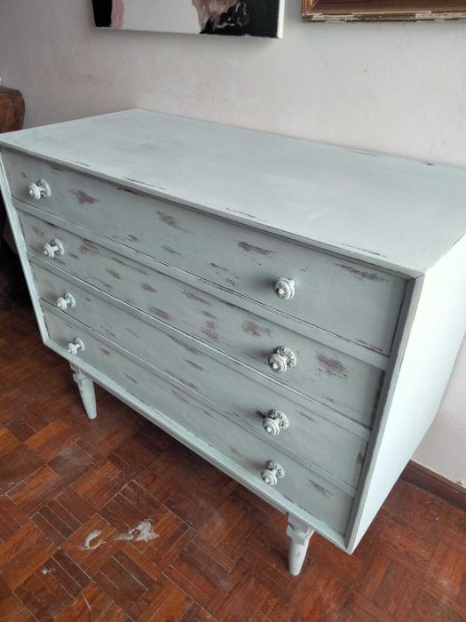 Comoda restaurada, Branca