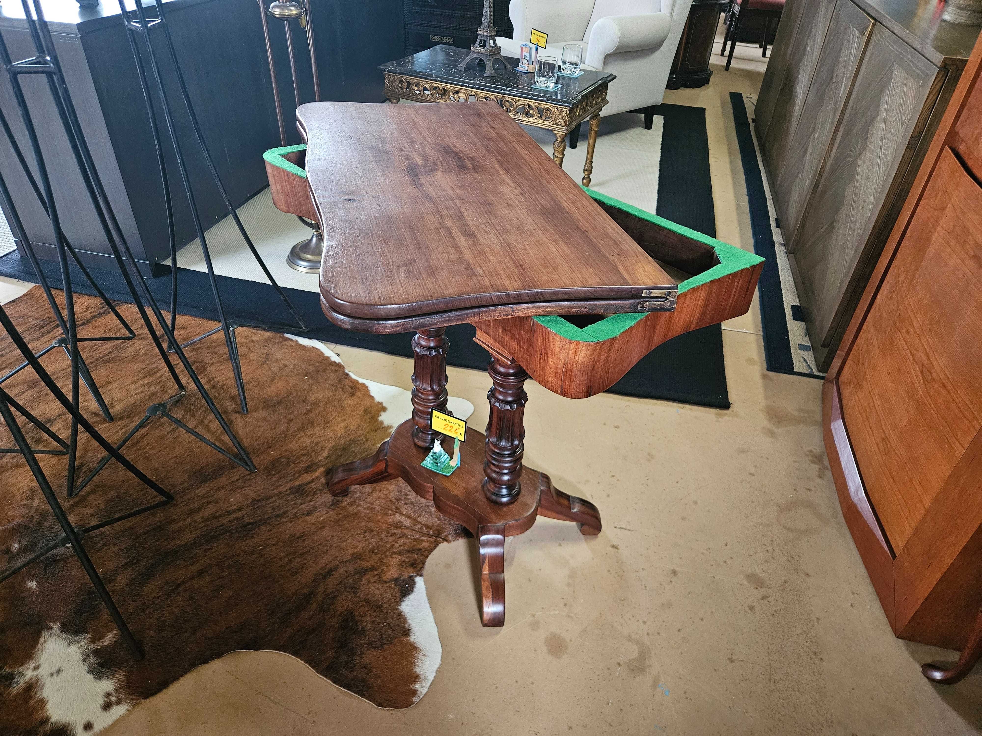 Mesa de jogo antiga totalmente restaurada