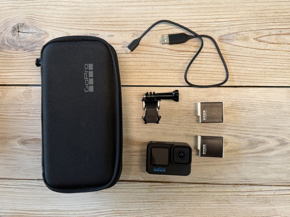 GoPro Hero 11 Black + 2 baterie + akcesoria – stan bdb
