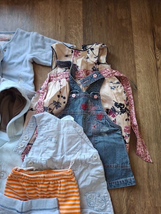 Zestaw ubranek w rozmiarze 62