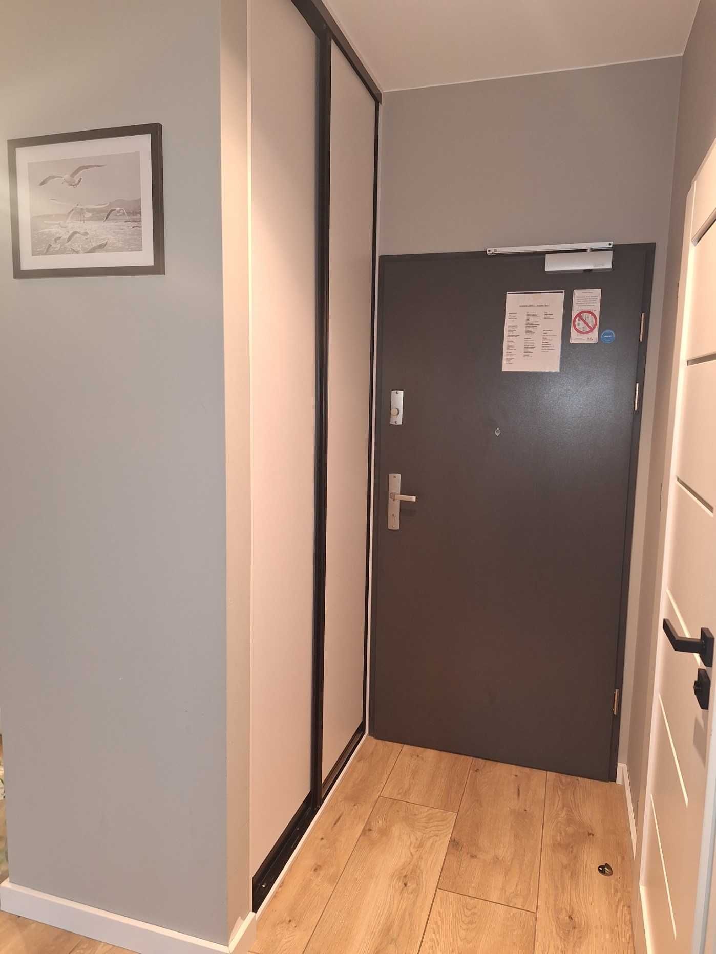 Dwupokojowy apartament z tarasem 100 metrów od morza   darmowy parking
