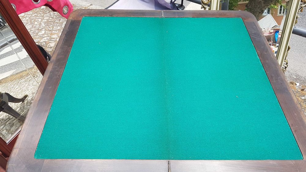 Mesa de jogo antiga