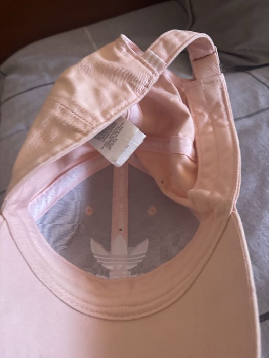 Bone semi novo adidas