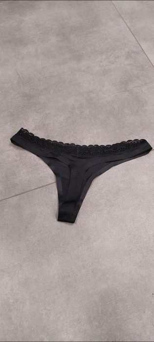 Stringi damskie czarne śliskie