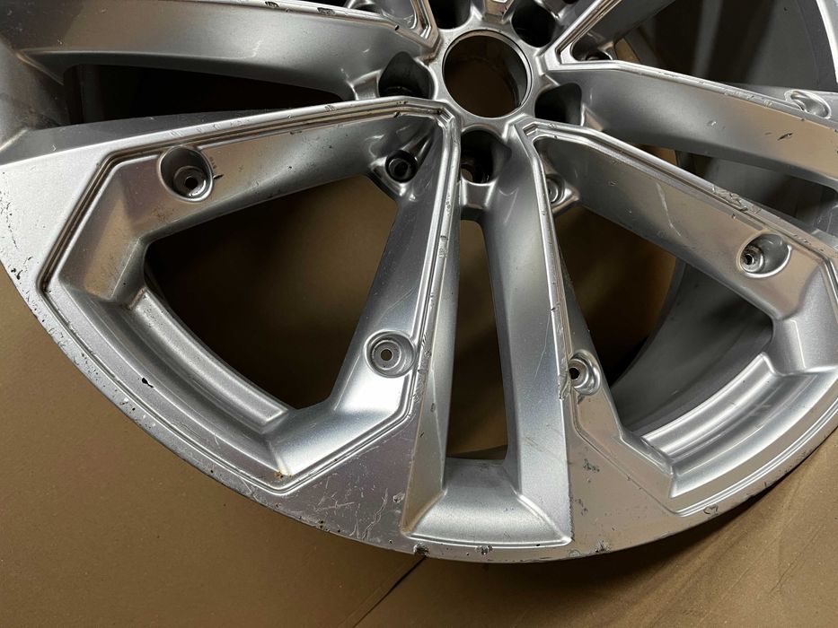 Felga AUDI Q8 SQ8 4M8.601.025AN 10Jx22 ET21 5x112