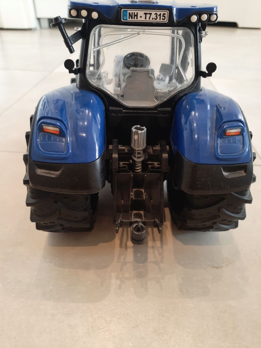 Bruder traktor New Holland