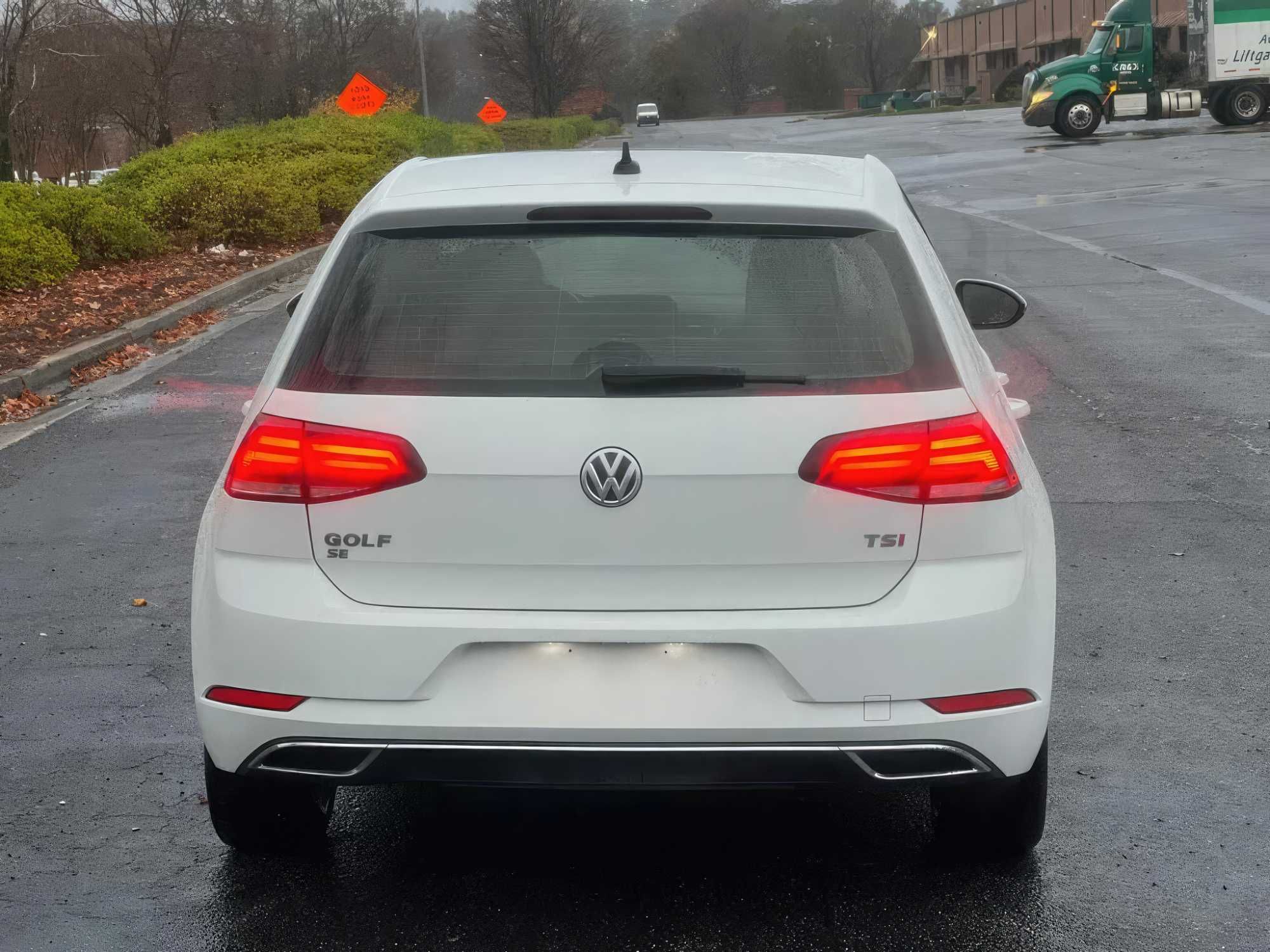 2018 Volkswagen Golf TSI SE