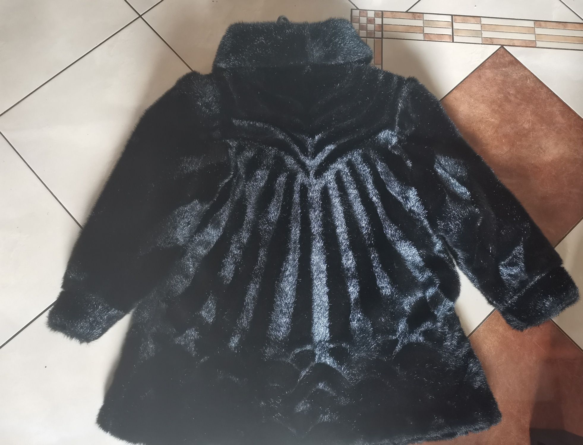 Piękne czarne błyszczące futro / płaszcz gruby na zime XL