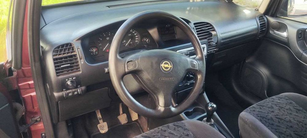 Автомобіль Opel Zafira