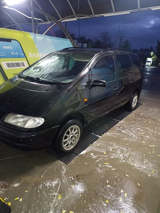 Продам Фольксваген Шаран  бензин 2.0 Л.