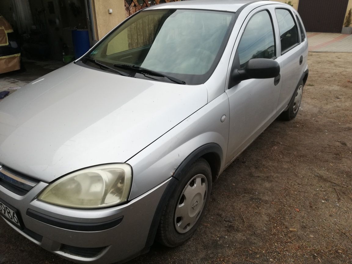 Opel Corsa 1,0 benzyna 2004 rok, przegląd do 04,2025