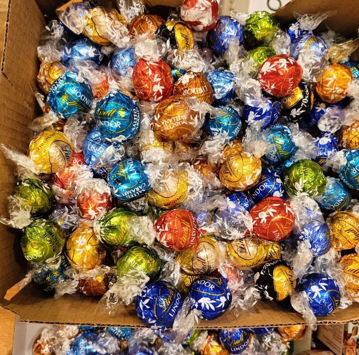 Pralinki Lindor 2 kg mix 8 smaków