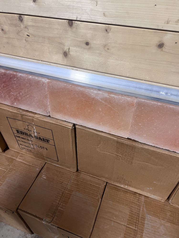 Cegła solna himalajska  2.5x10x20 z frezem