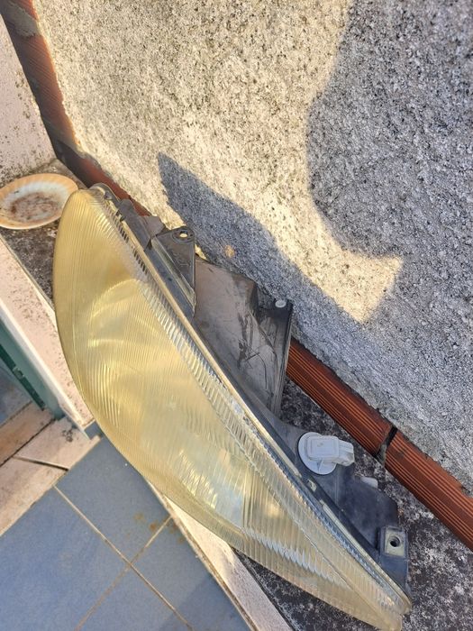 Farol direito Peugeot 206 em excelente estado