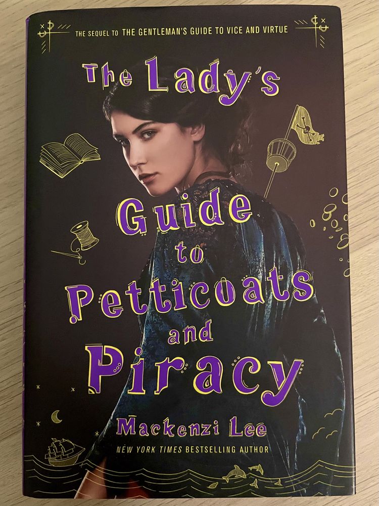 Livro “The Lady’s Guide to Petticoats and Piracy” de Mackenzi Lee