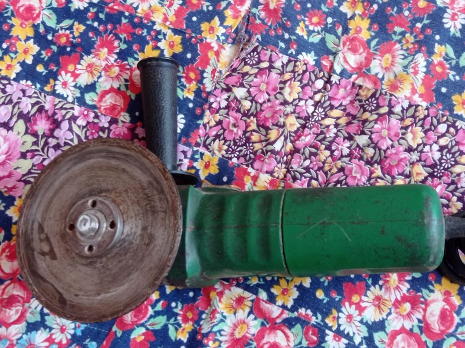 Болгарка (Угловая шлифмашина)