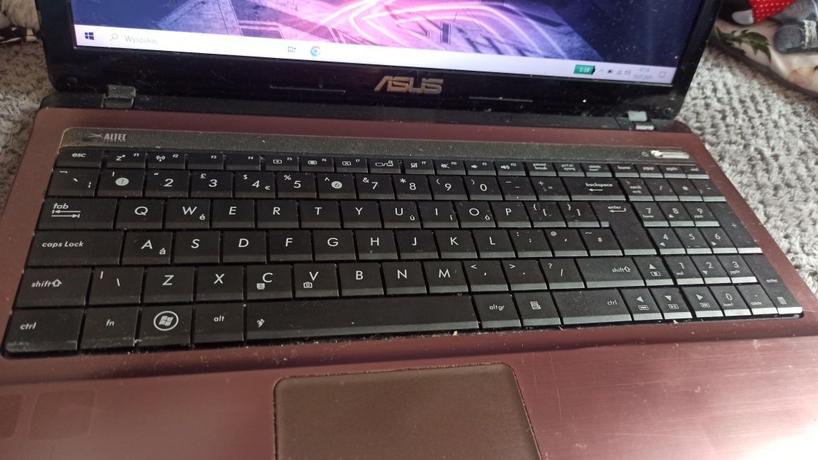 Laptop Asus i5 grafika GeForce 8gb RAM  dysk ssd
Laptop jest bardzo ko