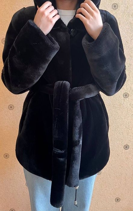 Шуба коротка (мутон) в дуже гарному стані.