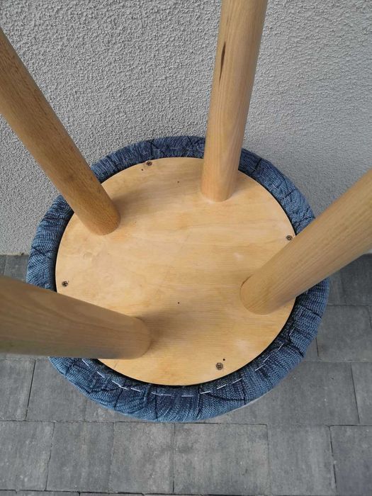 Taboret tapicerowany