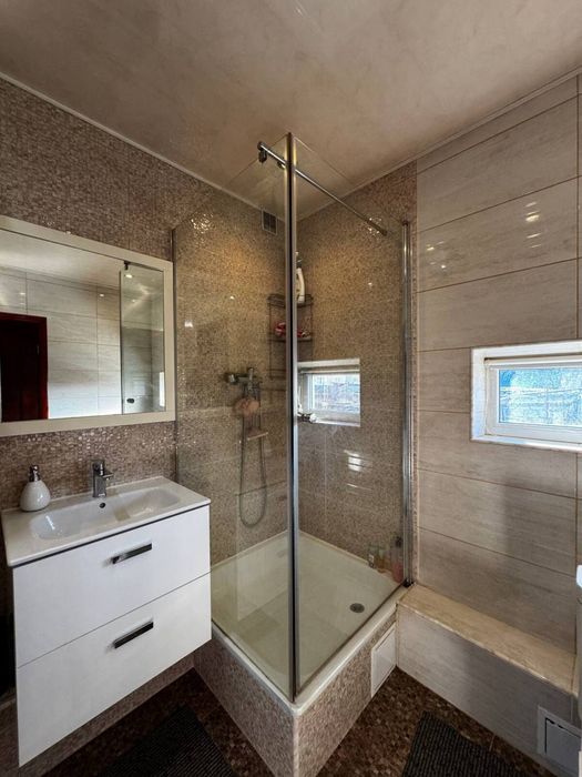 Великий світлий будинок з ремонтом, з підвалом та мансардою 37681