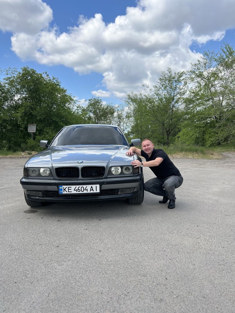 Очень срочно Продам свою бмв е 38