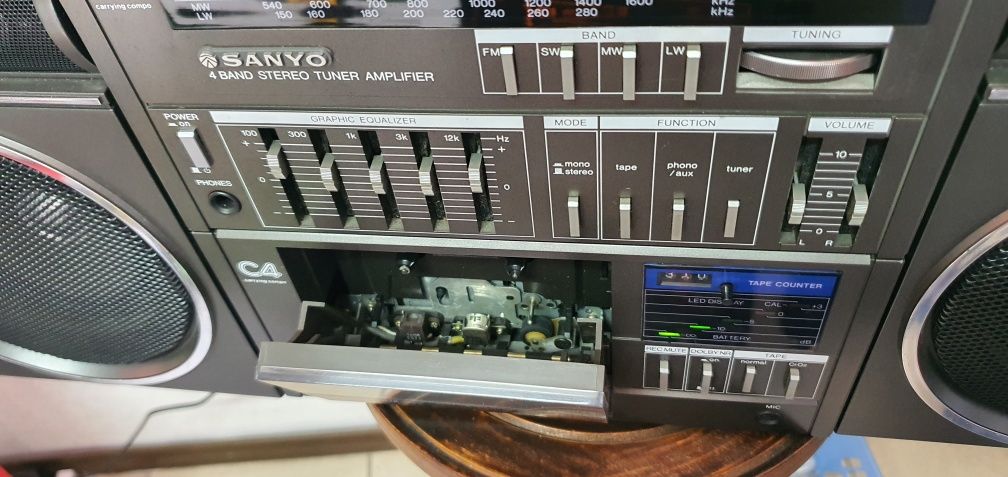 Radiomagnetofon SANYO