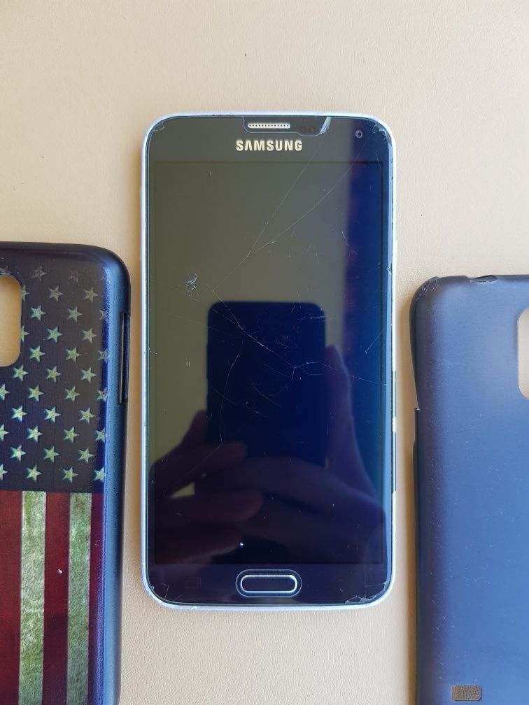 Telemóvel Samsung Galaxy S5 Neo Avariado p/ peças c/ duas capas