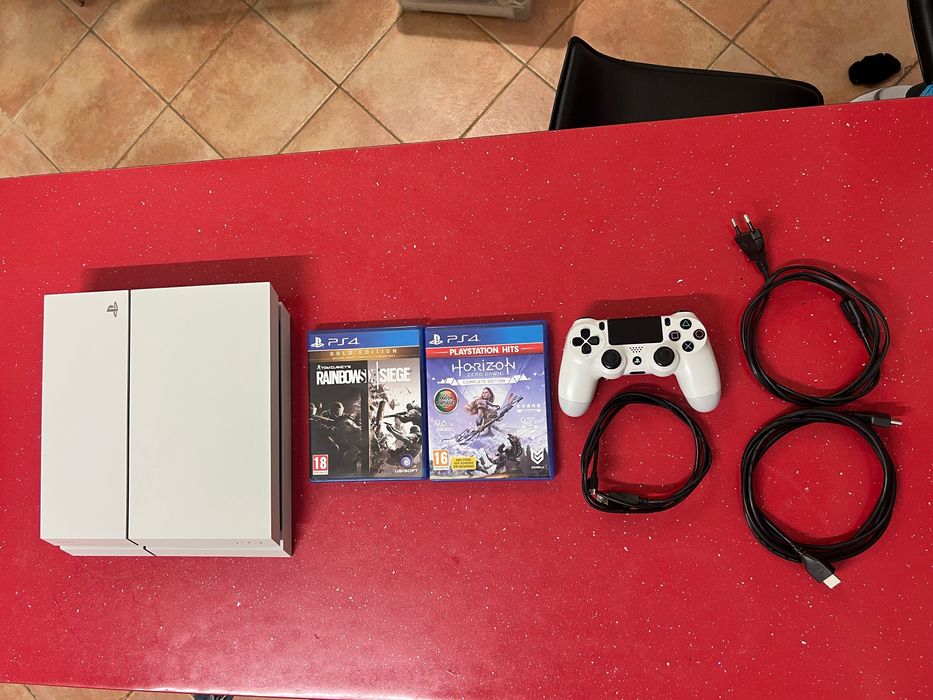 PlayStation 4 + Comando + Jogos (Horizon, Rainbows, Roblox,Fortnite)