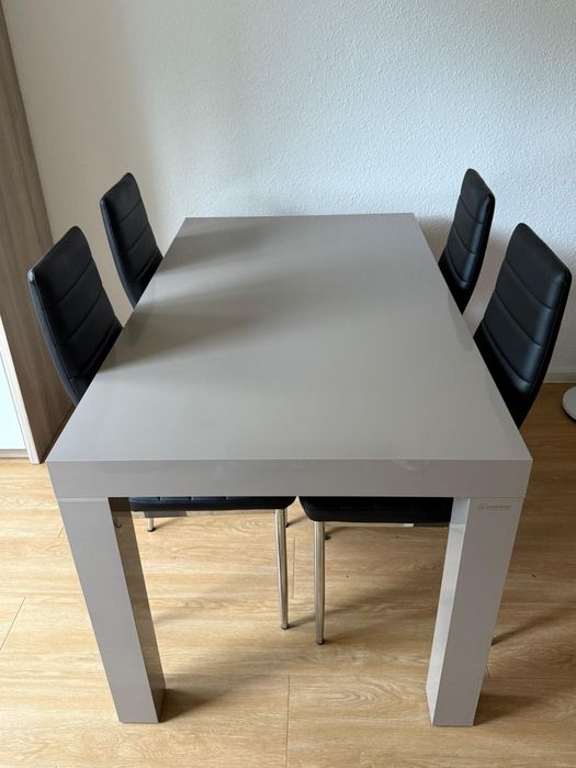 Stół do salonu/jadalni bez krzeseł