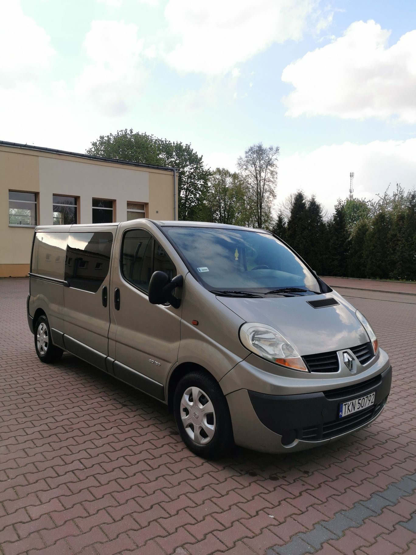 Renault Trafic z 2007 6 osobowy Brygadówka Long 2.5