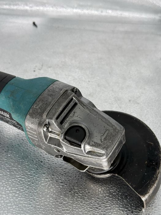 Болгарка (угловая шлифмашина) аккумуляторная Makita GA016 g