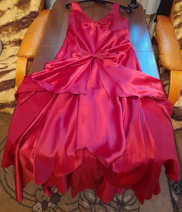 Czerwona sukienka wieczorowa sylwestrowa