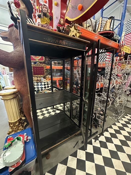 Piękna zabytkowa witrynka