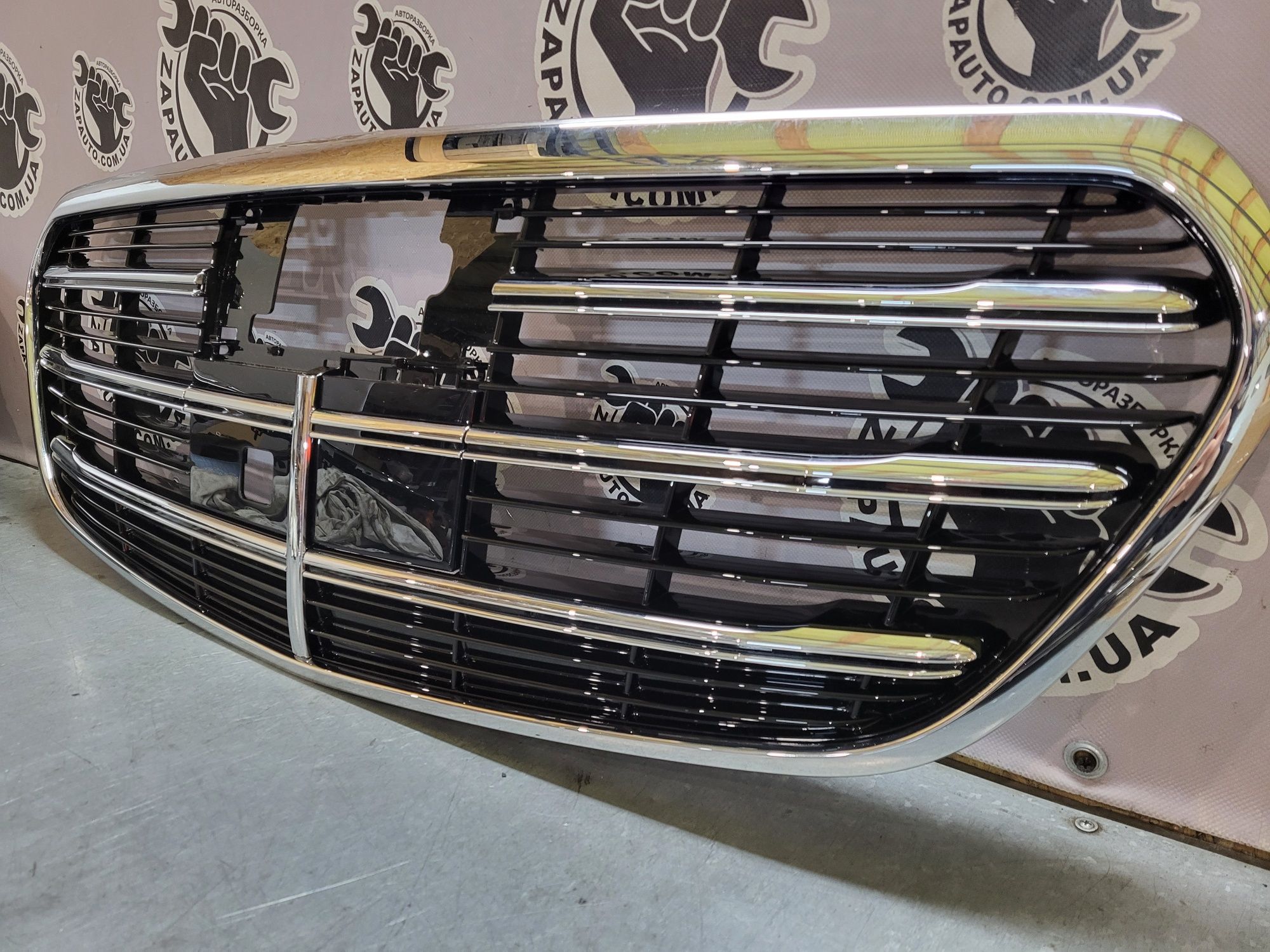 Решітка капоту W223 S-class Mercedes решотка мерседес A2238804100