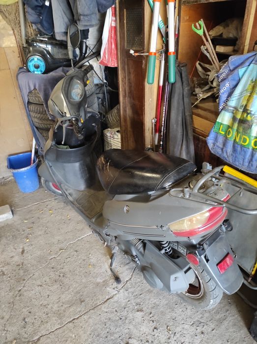 Продам Мопед Китаец 4- тактный