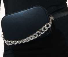 Saszetka nerka damska z paskiem i łańcuchem