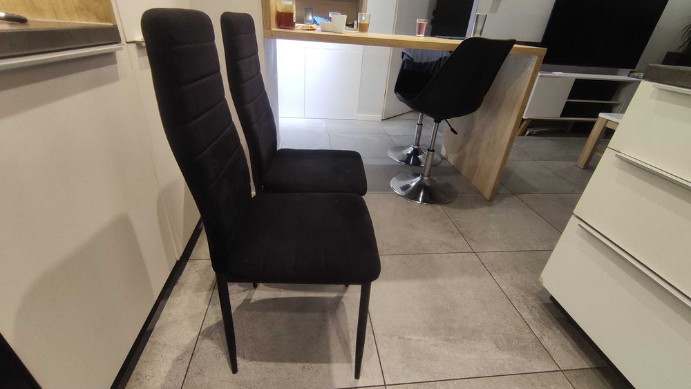 Krzesła tapicerowane miękkie czarne